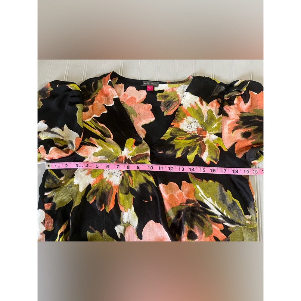 Vince Camuto Black Floral Wrap Style V Neck Short Sleeve Blouse Womens Medium - Picture 6 of 6
